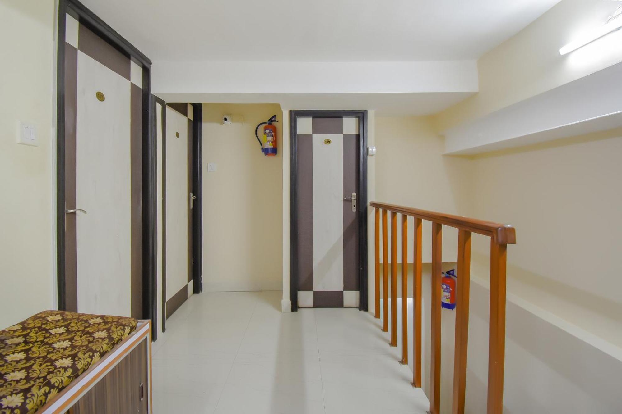 Hotel O Lindsay Inn Guest House Bara Bazar Ngoại thất bức ảnh