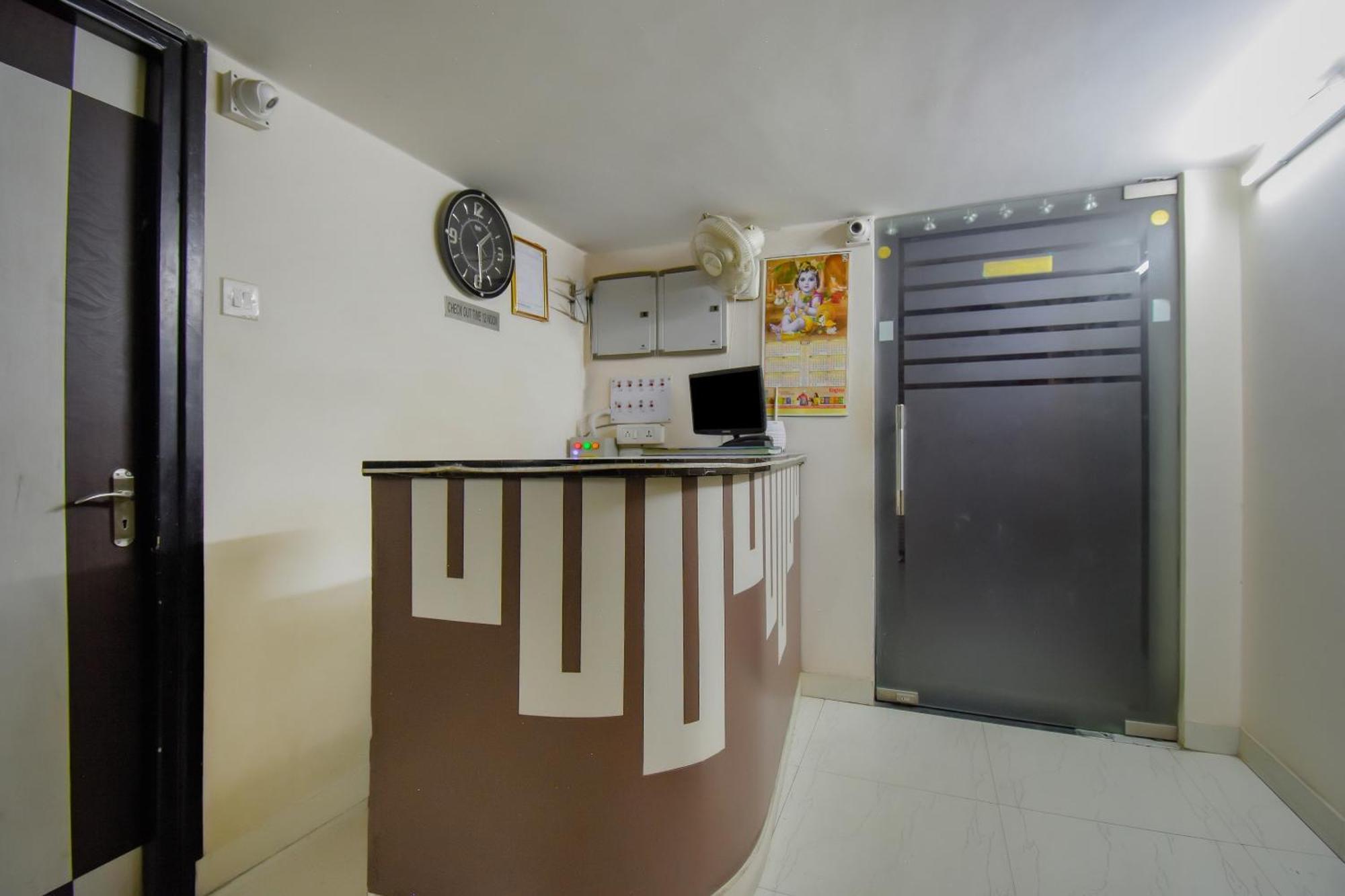 Hotel O Lindsay Inn Guest House Bara Bazar Ngoại thất bức ảnh
