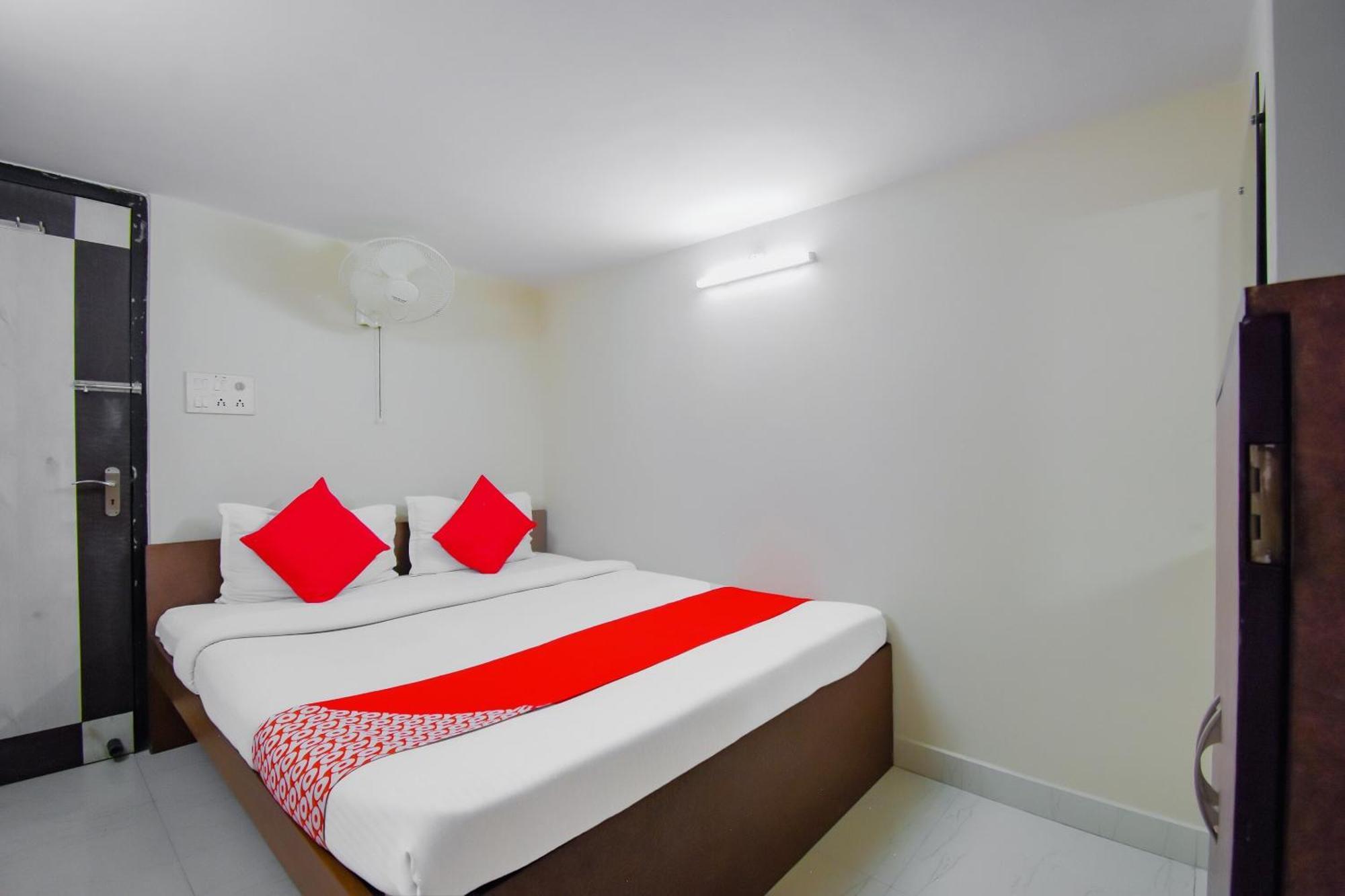 Hotel O Lindsay Inn Guest House Bara Bazar Ngoại thất bức ảnh