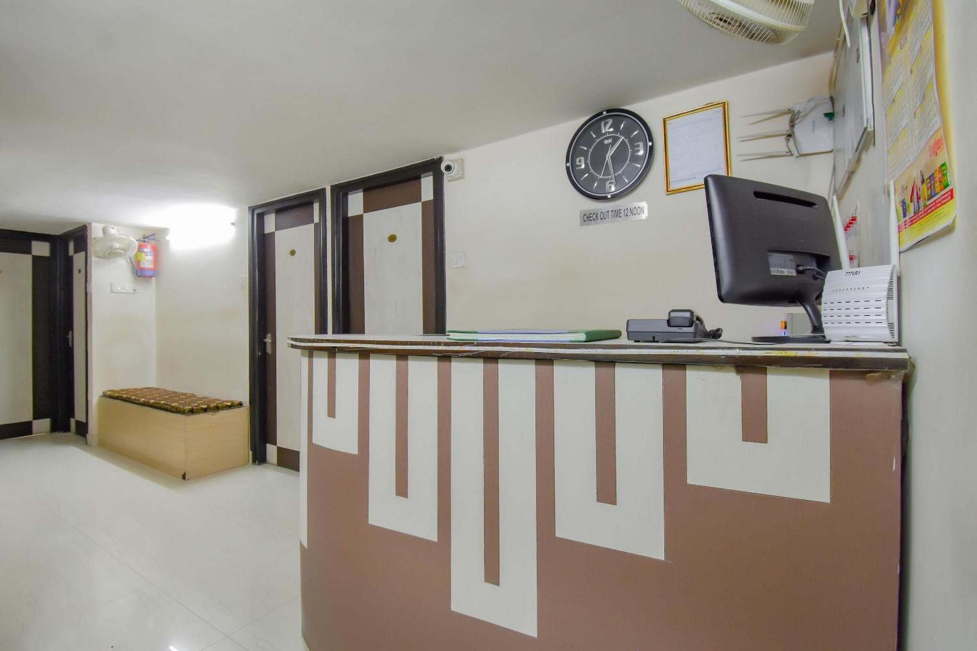 Hotel O Lindsay Inn Guest House Bara Bazar Ngoại thất bức ảnh
